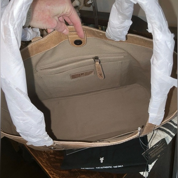 NWT Frye Melissa Leather Shopper Tote Shoulder Bag Beige Brown Retail  $358 - Picture 10 of 13